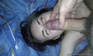 Красотка дрочит партнеру стояк от первого лица