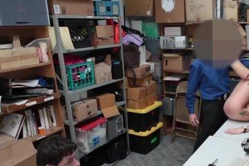 Мужик смотрит на то, как его бабу трахают в разных позах