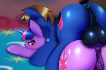 Даже сказочным единорожкам иногда нужно расслабиться с аналом