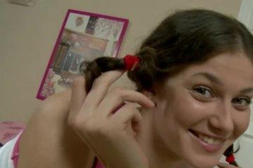 Русская студентка знакомится с вибратором и просто в восторге!