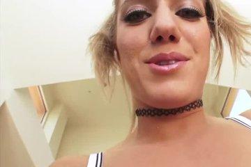 Жесткий минет с глубоким проглотом от Candice Dare