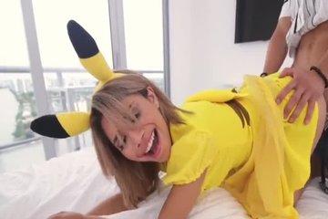 Пикачу получает себе густые усы из спермы