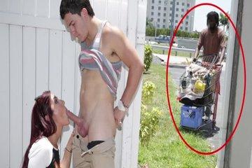 Уличный минет от бесстыжей рыжухи чуть не спалил бомж