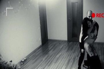 Скрытая камера засняла секс молодой пары