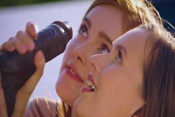 Негр отодрал двух телочек в мокрые письки большим хуем