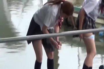 Шпион снял на скрытую камеру трусики азиатских студенток