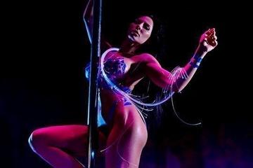 Рыжиый парень трахнул стриптизершу Madison Ivy