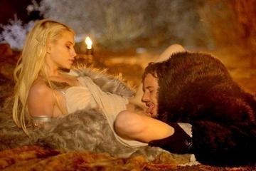 Мать Драконов дала полизать свою божественную киску