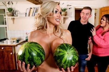 Чувак трахнул в тайне от жены ее аппетитную подругу и накончал в рот