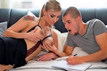 Потная мачеха не дала закончить домашнее задание