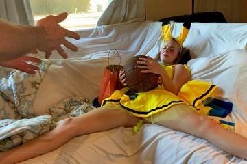 Бейсболист сношает барышню в костюме Пикачу (нихрена непонятно, но очень интересно)