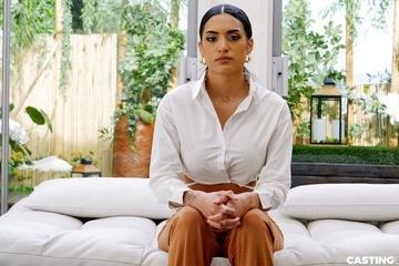 Угрюмая Джейда проходит первый кастинг с негром