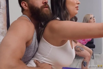 Записались с мамкой к одному тренеру и стали коллегами по его шишке