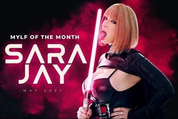 Мамка совсем ебанулась на карантине: нацепила костюм Дарта Вейдера и просит сына засунуть в нее световой меч