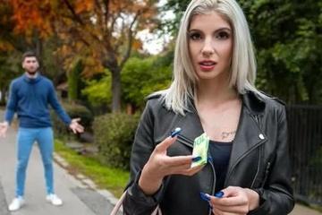 Хахаль Мисси Лав не только разрешил ей сняться в порнухе, но и взял на себя роль оператора!