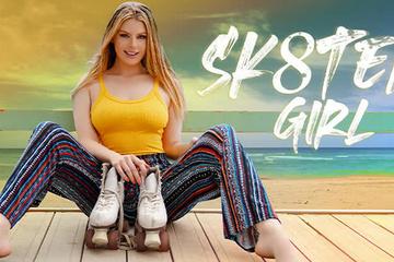 Милая блондинка любит кататься на роликах и жестко ебаться